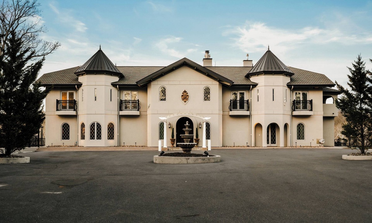Shepherdstown House | Graycliff Retreat:Unforgettable experience at this 11BR Estate;Game Room+Hot tub