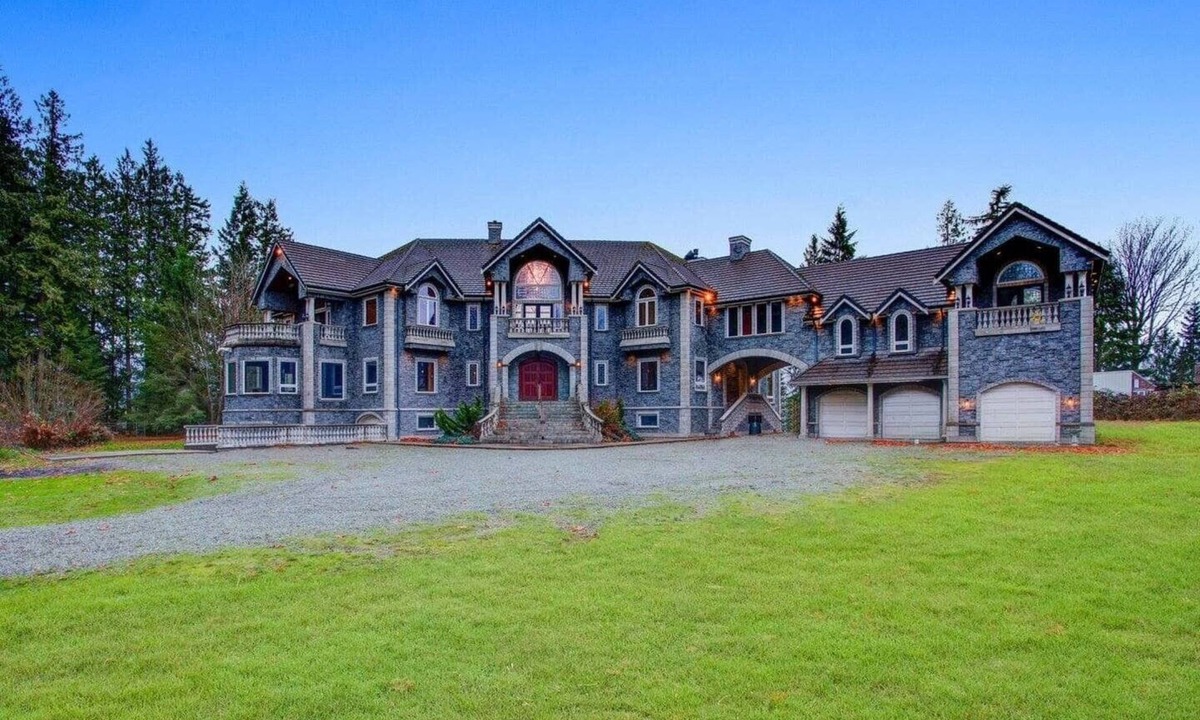 Arlington House | Graystone Castle | 7BR Luxury Estate near Seattle