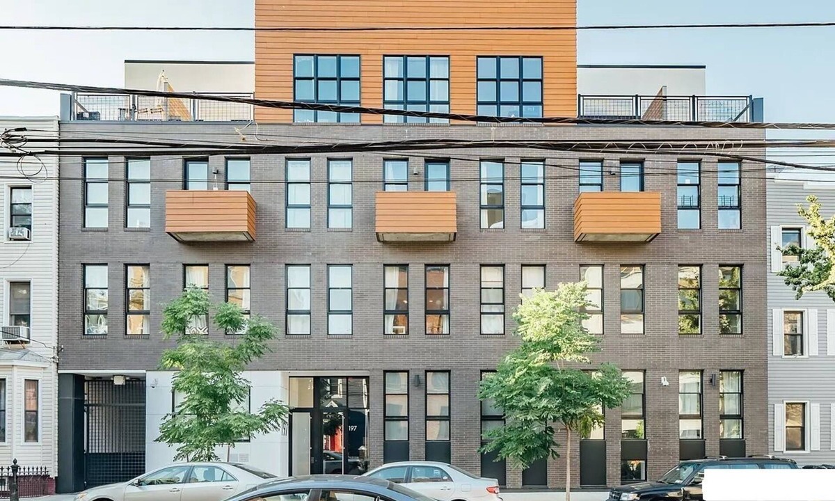 Greenpoint Apartment | Great 2 bed Apt in Greenpoint, Brooklyn - Manhattan Skyline Views
