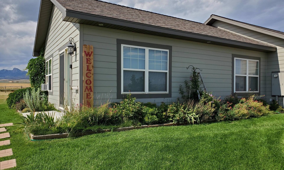 Cody Apartment | Great 360 degree views out of town Cowboy Retreat