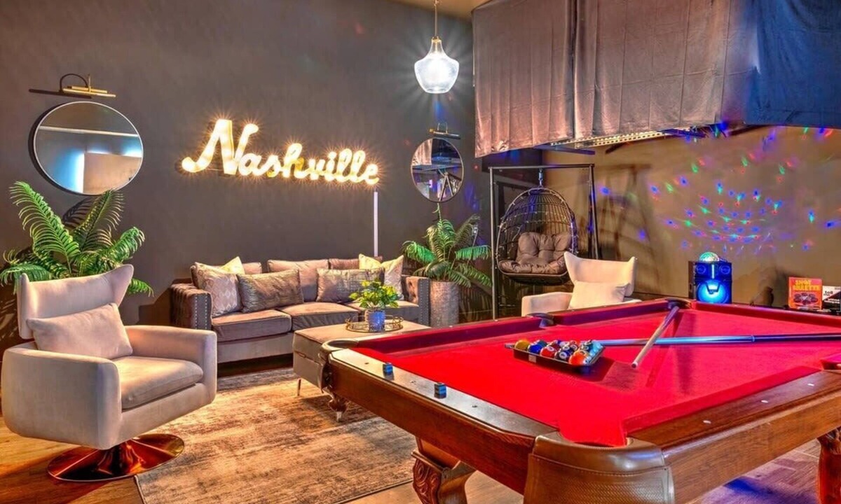 North Nashville House | Great 4 Large Groups! 11 Beds! Rooftop Deck!