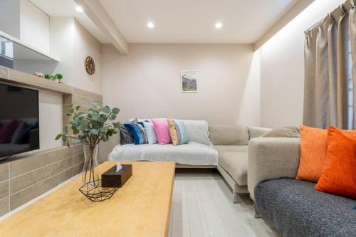 Shin-Osaka Apartment | Great access to USJ and Dotonbori! Up to 8 people can stay NETFLIX