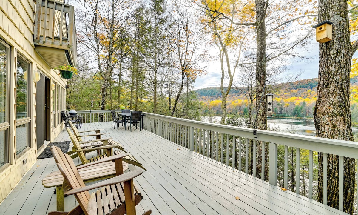Glendale House | Great Barrington Lakeside Getaway w/Kayak & Grill