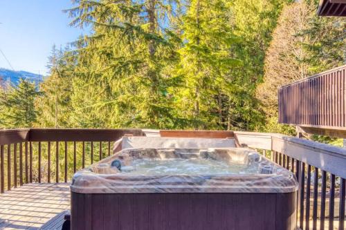 Government Camp Ski Chalet | Great Blue Lodge - Spacious Ski Lodge, Hot Tub, Sauna, Game Room & More