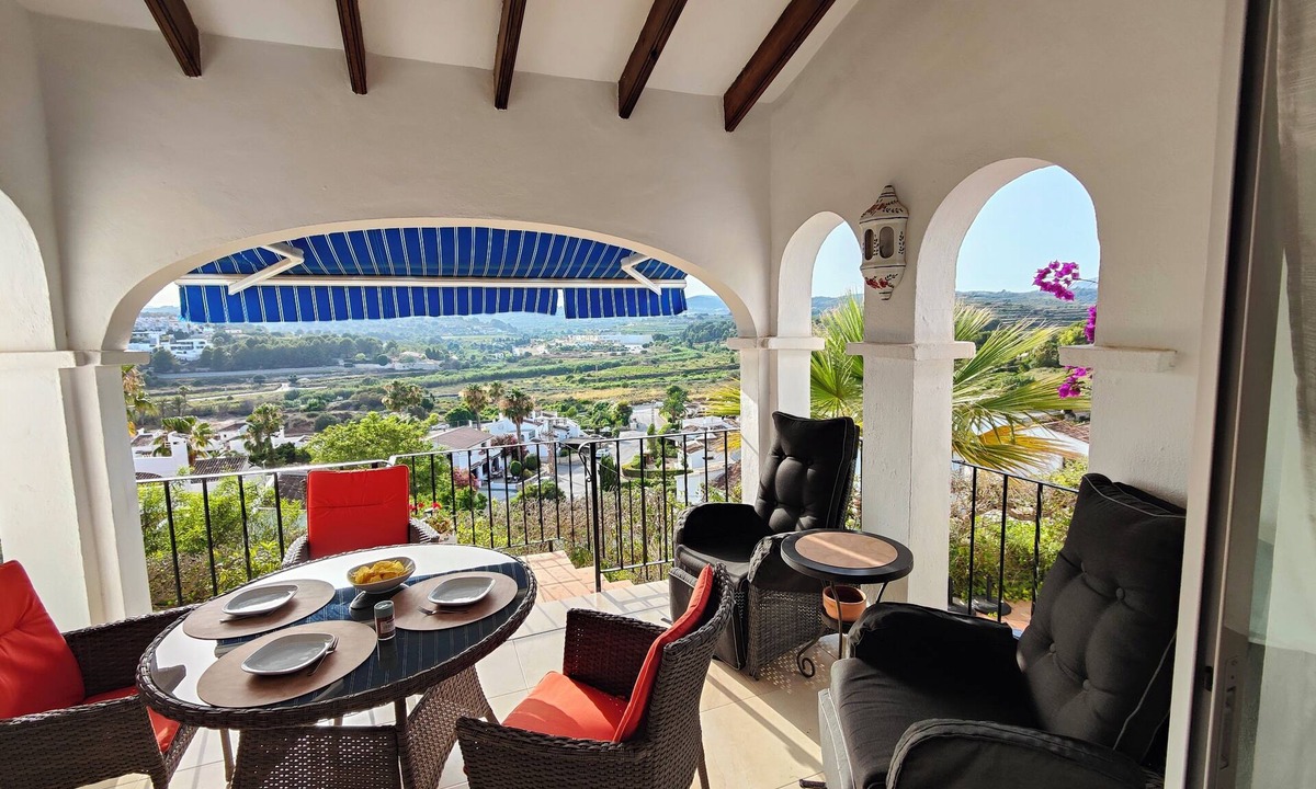 Paichi Villa | Great Bungalow with Amazing View and Communal Pool