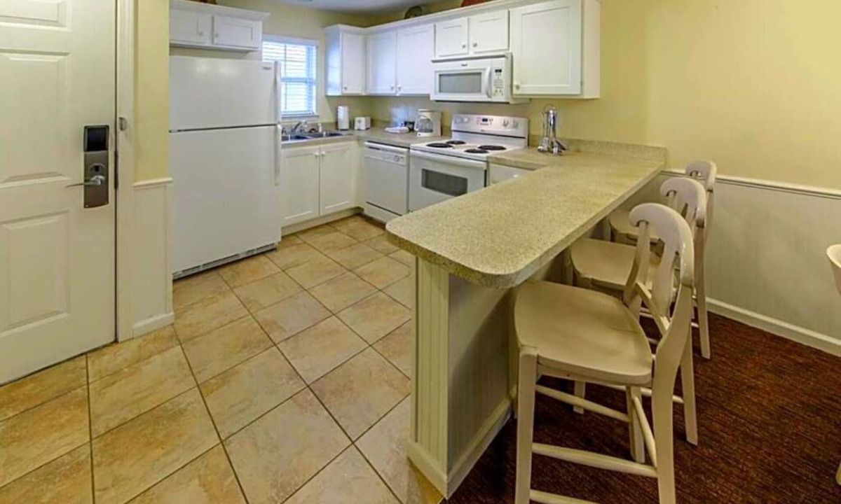 South Lee Condo | 🏠Great Clean+Comfy 2/2 Lee! LR/DR/K(Open)! Pool,FP,Jacuzzi,Gym+KidsStuff! A/C🌞
