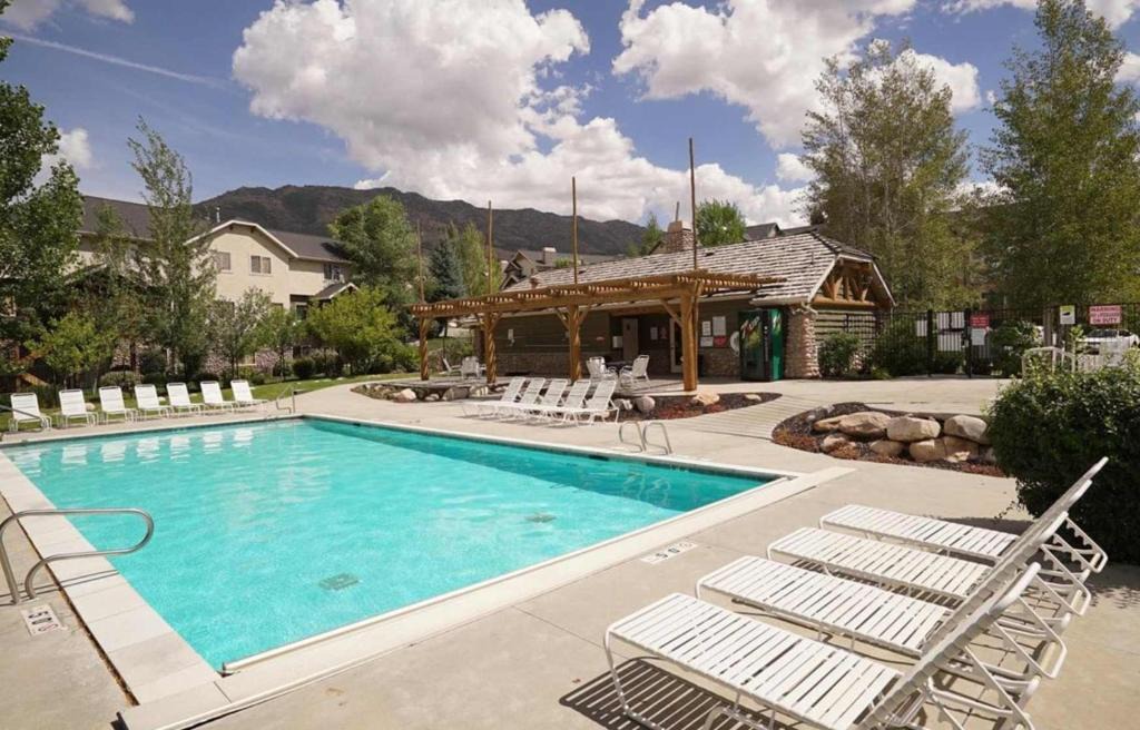 Wolf Creek House | Great Eden Valley Views & Golfing Pool Game Room Sauna