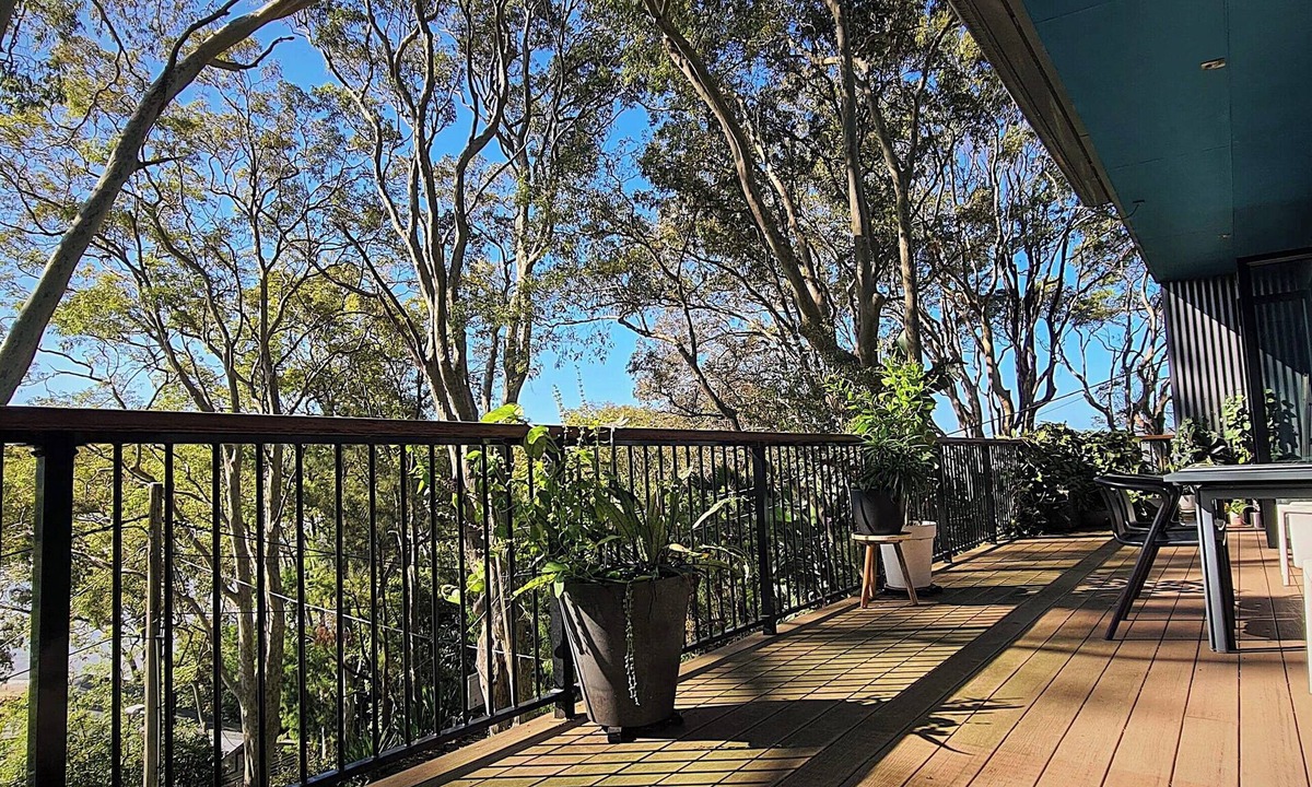 Pearl Beach House | Great flat looking over Pearl Beach. See the beach, hear the waves.