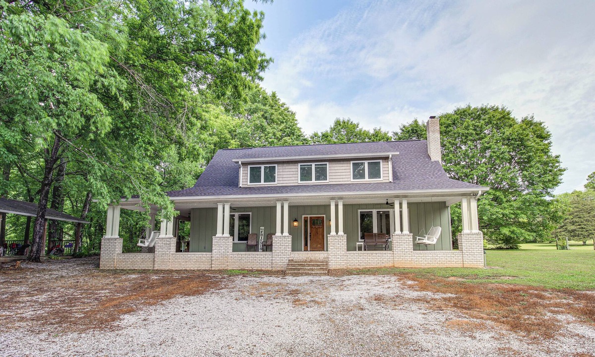 Lawrence County House | Great for Groups: Family Creekside Home in Loretto