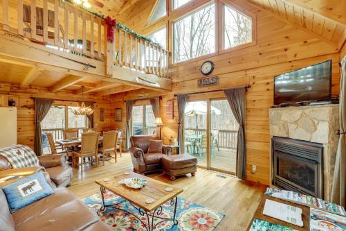 Hidden Lake House | Great for Groups! Quiet Nebo Cabin w/Lake Access
