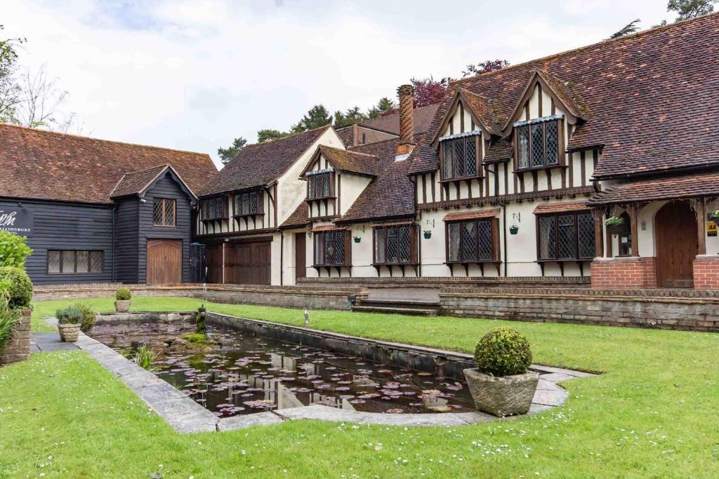 Takeley Street Hotel | Great Hallingbury Manor & Lodges London Stansted