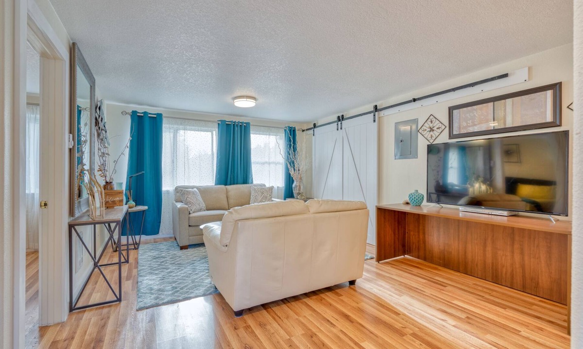 Sellwood-Moreland Apartment | GREAT! King bed, WiFi, parking, Portland ❤️