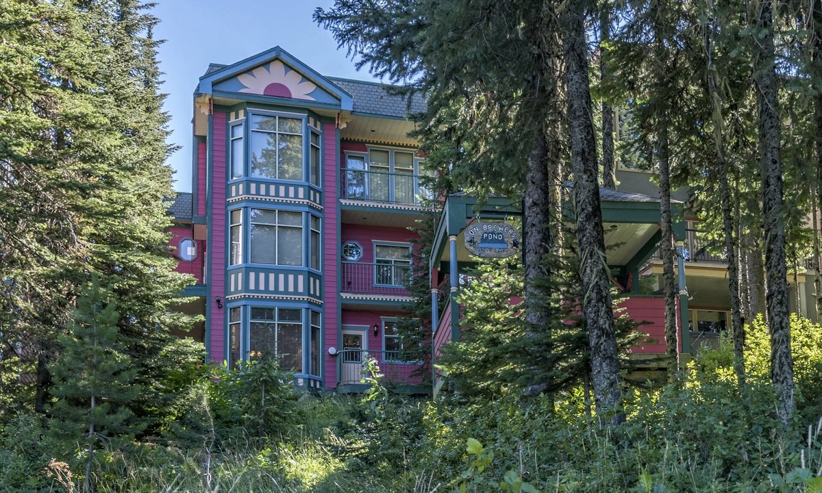 Silver Star Mountain Apartment | Great location near village, bike storage, Semi-Private- Hot Tub, Dog Friendly