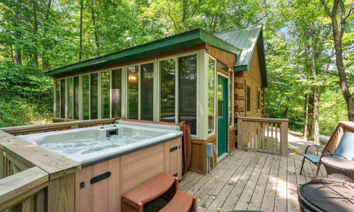 Birdseye Cabin | Great Location 4 minutes from Patoka Lake Entrance with Hot Tub!