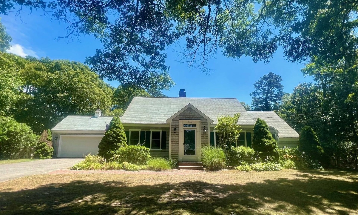 Centerville House | Great location! Beaches and indoor waterpark nearby!