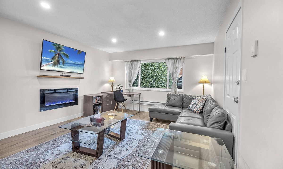 Pemberton Heights House | Great Location in North Vancouver only few minutes to Downtown Vancouver