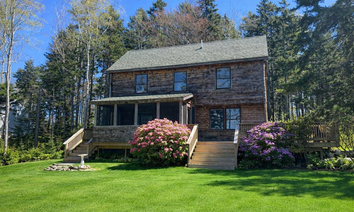 Bailey Island House | Great Location! Expansive deck with huge yard! Well maintained path to the rocky shoreline.