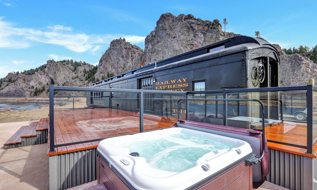 Cascade House | Great location for fly-fishing and train car enthusiasts!