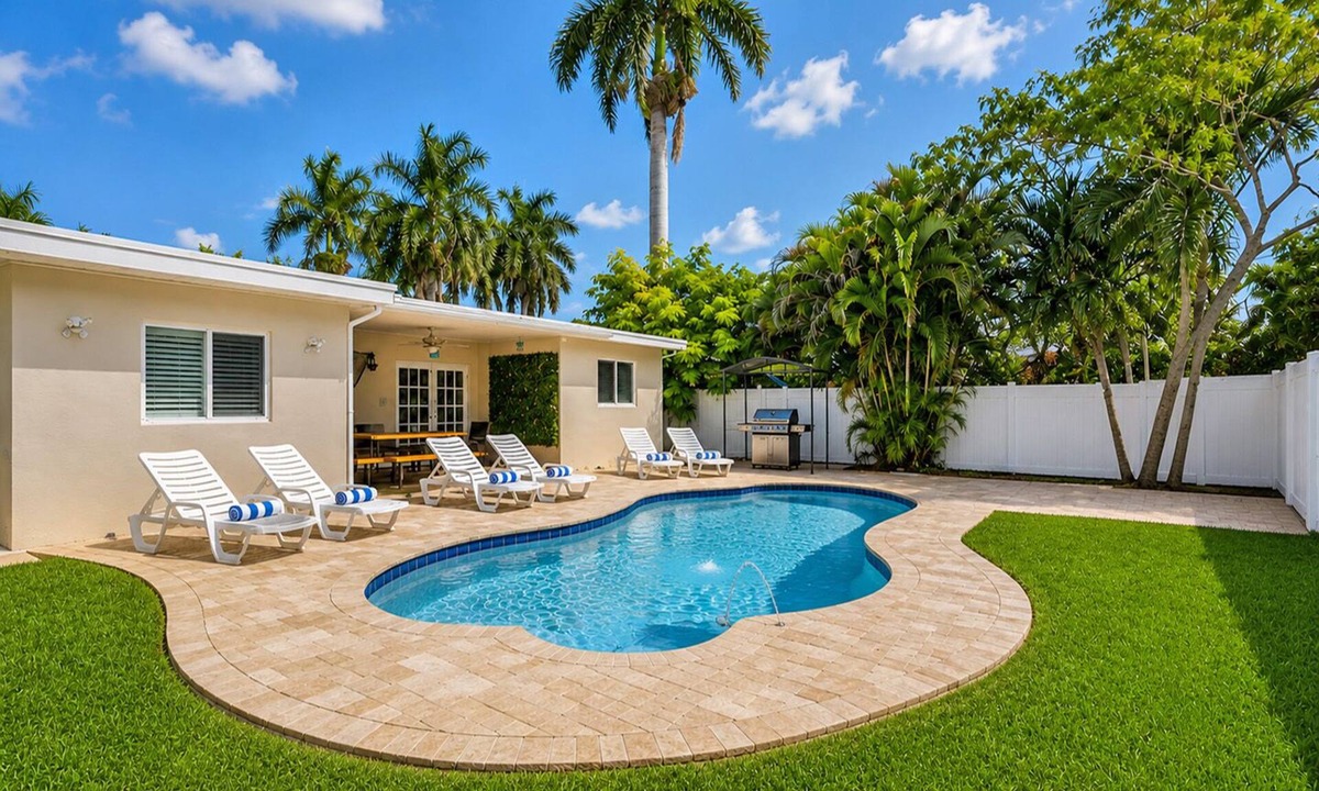 Hollywood Lakes House | Great Location Heated Pool near Hollywood Beach