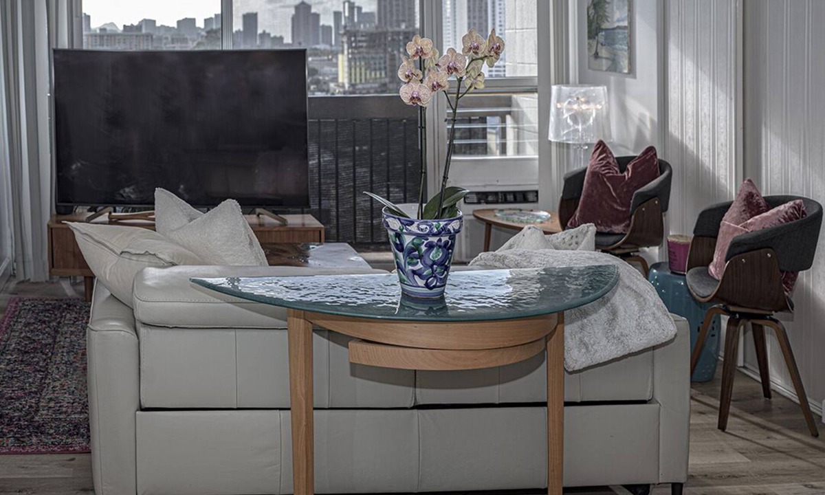 Chinatown Condo | Great Location to the hospitals: 2 bed 1 bath Fully furnished.