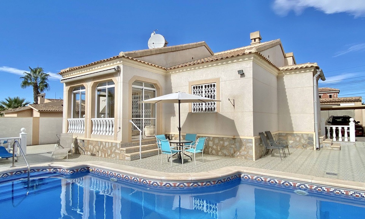 Quesada Villa | Great location ! Villa with Pool in Heart of Quesada, Air con , WIFI