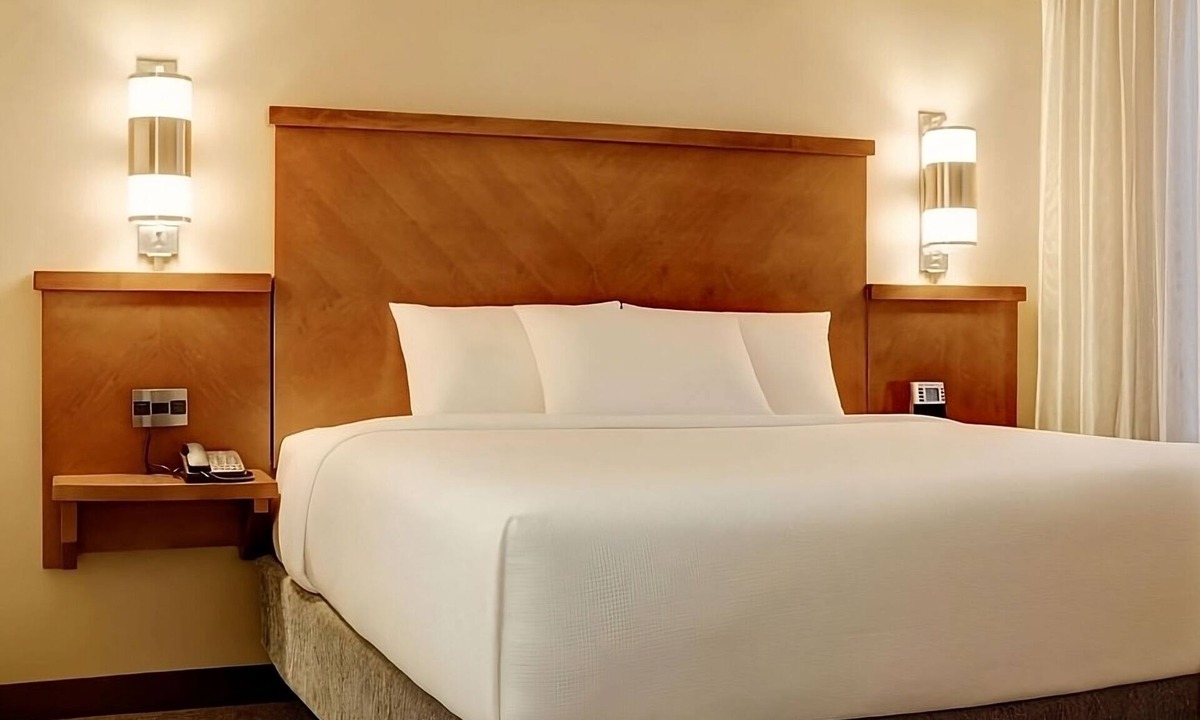 Gwinnett Place Hotel | Great Relaxing Overnight Stay! Spacious Unit. Minutes Away Gas South Arena!