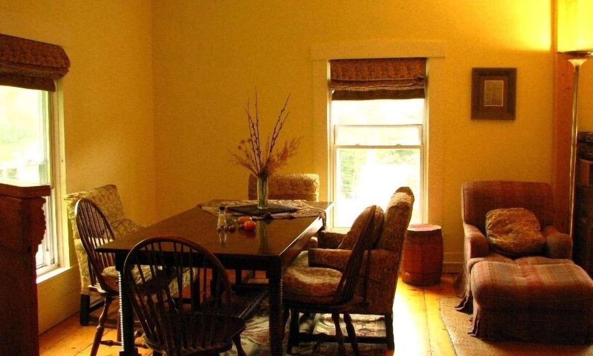 Buckland House | Great Ski Holiday, Fresh snow, 6 Bedrooms, Internet, and village Xmas charm