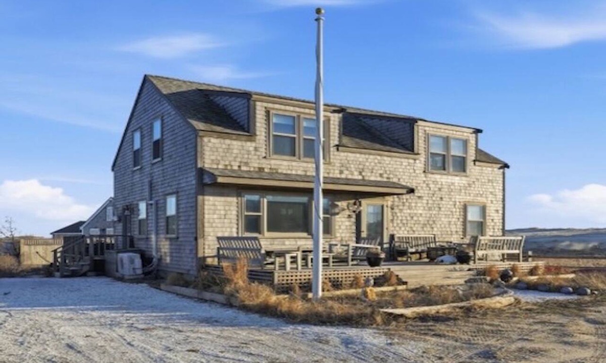 Madaket House | Great sunsets on the beach in 3-bedroom Nantucket house with AC
