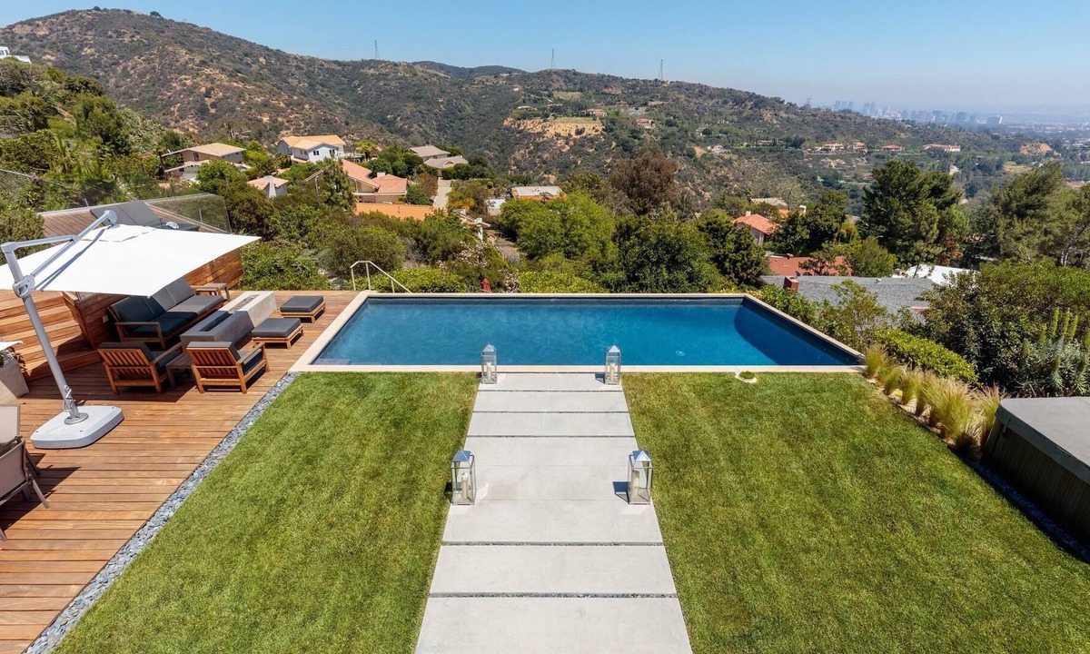 Brentwood House | Great views. Modern Contemporary Home in Brentwood