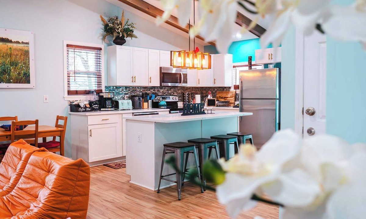 Front Royal House | Greek Spa Private Acreage Stonefire pizza oven