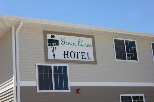 Pittsfield Hotel | Green Acres Hotel