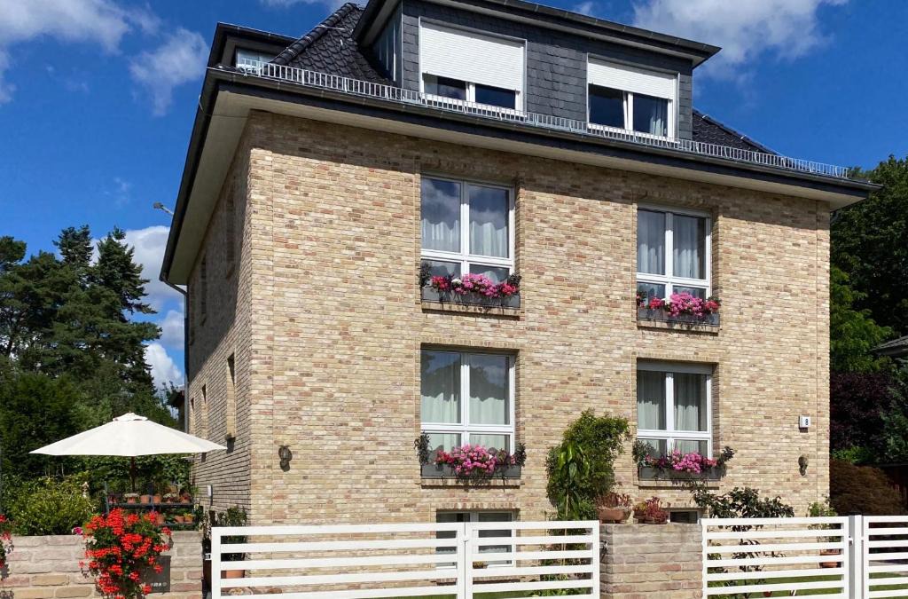 Schmoeckwitz Apartment | Green Caroline