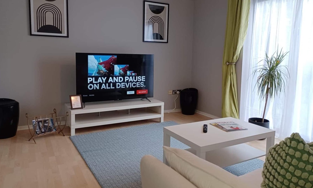 Dunstable Apartment | Green Door Malt - Huku Kwetu