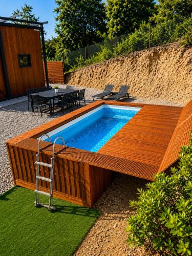 Cruilles Ski Chalet | Green House