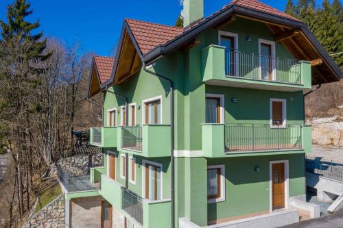 Roana Apartment | Green house
