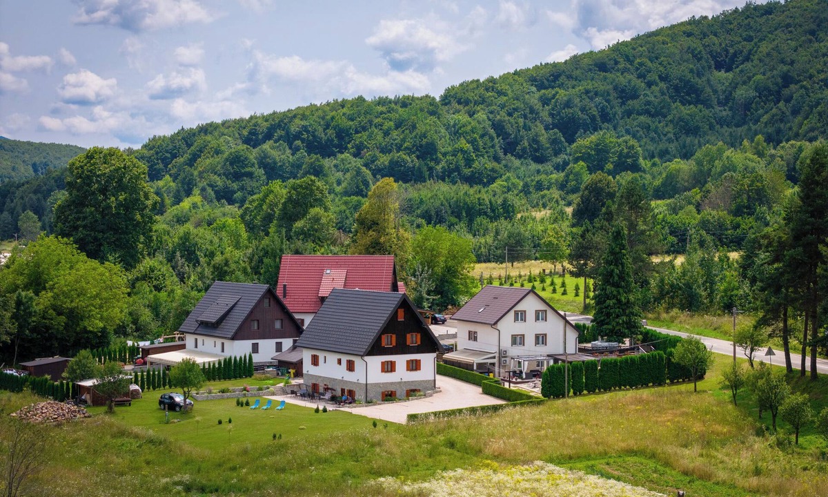 Jezerce Bed & Breakfast | Green lakes house 2
