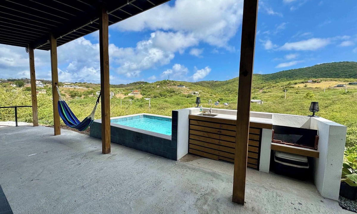 Flamenco Apartment | Green Oasis & Pool - Culebra