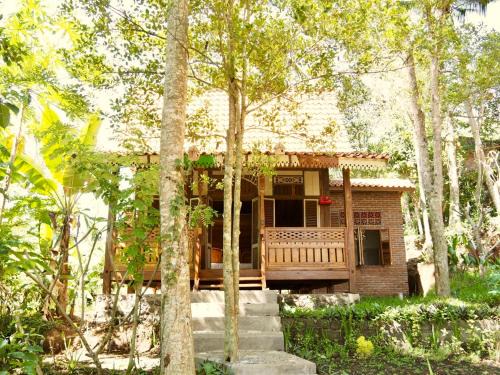 Sidemen Bed & Breakfast | Green Vanilla Bungalow