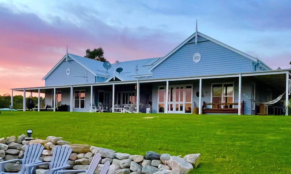 Wootton House | GREENACRES FARMSTAY LUXURY RURAL RETREAT PEACEFUL PRIVATE sleeps 10 guests .