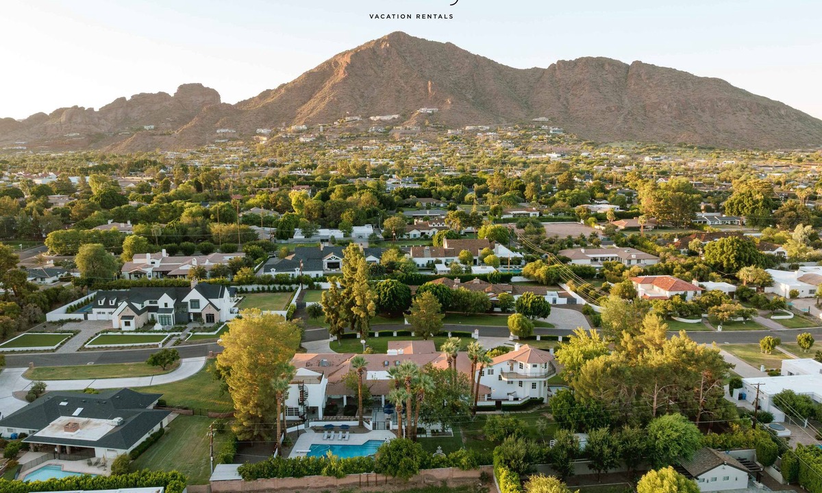 Arcadia House | Greenhaven by LuxeKey | 1.5 Acre Sprawling Estate w/Fenced Pool & Mountain Views