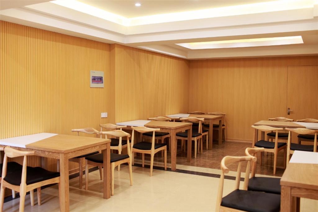 Zhapu Hotel | GreenTree Inn Zhejiang Jiaxing Zhapu Jiulong Mountain Express Hotel