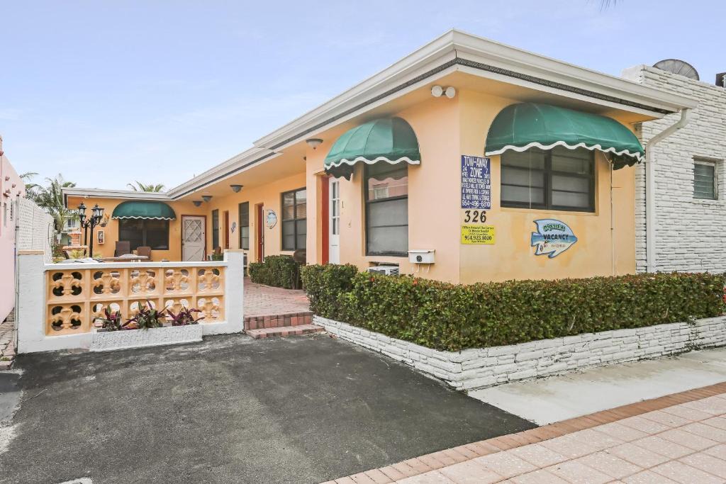 Hollywood Hotel | Greniers