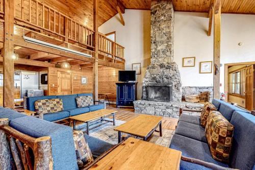 Black Mountain Apartment | Grey Eagle