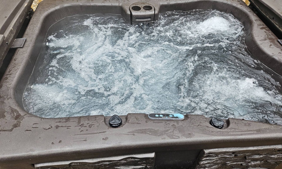 Logan House | Grey Pines | Private Hot Tub · Dog-Friendly · Couples Cabin · Hocking Hills