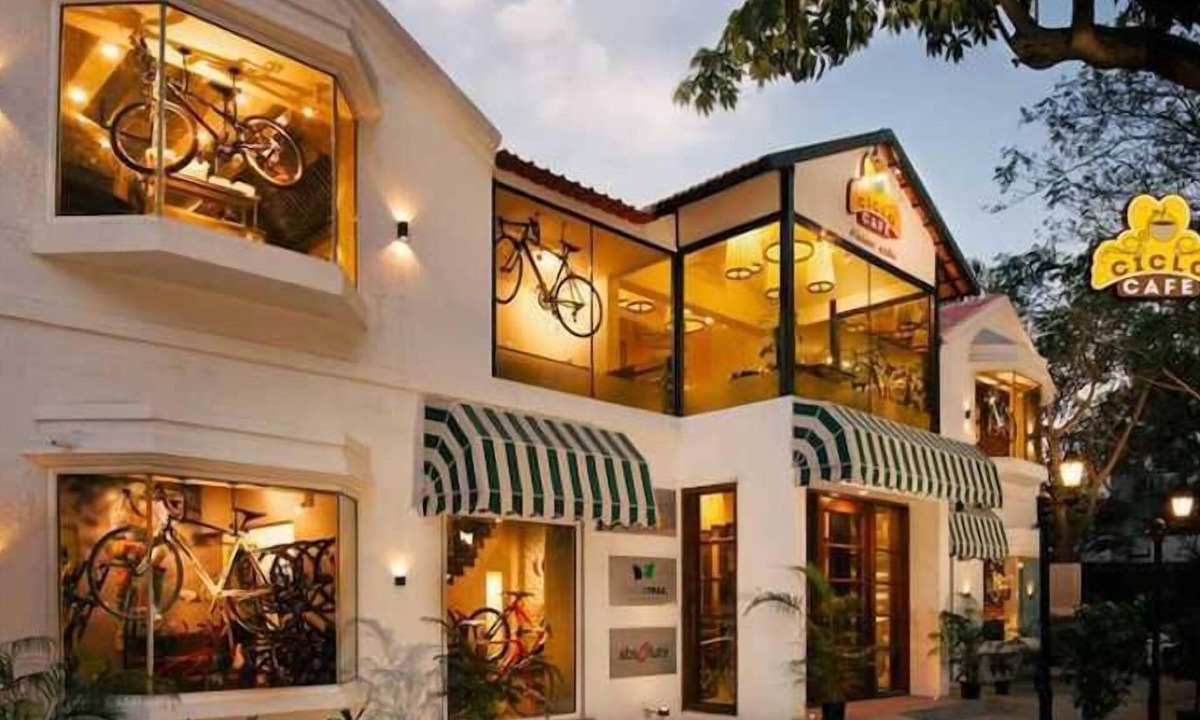 Mylapore Tiruvallikk Hotel | Grey Suit
