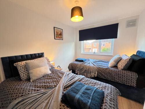 Grimsby House | Grimsby Home Sleeps 9 with Free Parking