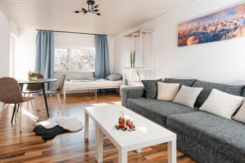 Heilbronn Apartment | Großes Familien oder Monteurappartement, 5 Betten in 3 Zimmer, Prime Video inklusive, Balkon, Waschmaschine, Spülmaschine