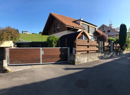 Steffisburg Apartment | Grosse Ferienwohnung ideal für Gruppen, nähe Thun und Interlaken