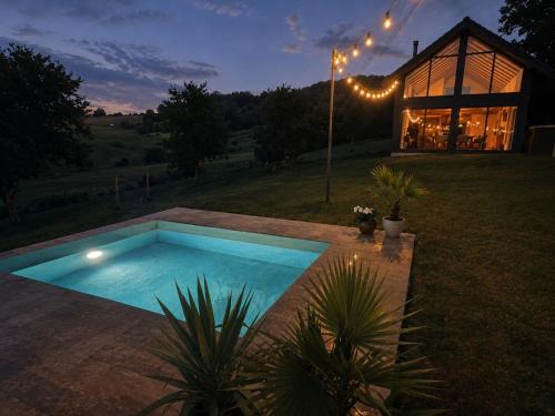 Sura Mare House | Grosser Raw