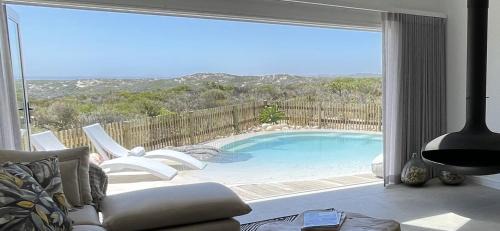 Grotto Bay House | GrottoOnTheRocks